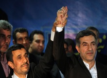 مظلوم نمایی احمدی‌نژاد برای بقایی/ آیا ما مرغ عروسی و عزا هستیم؟!