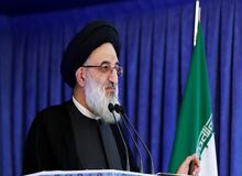 امام جمعه کرج: آقای رئیسی همانطور که در اقتصاد تحول ایجاد کرده اید، نسبت به بی تفاوتی بدنه اجرایی کشور به مساله حجاب اقدام عاجل کنید