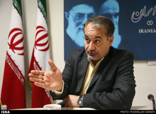 انتقاد یک دیپلمات از کنایه محمود کریمی به ظریف: یکی از مجرب‌ترین دیپلمات‌های بین‌المللی آمریکا اعتراف می‌کند که تسلط آقای ظریف به زبان انگلیسی از او بیشتر بوده و او را در این زمینه شرمنده کرده