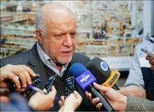 بیژن زنگنه: بازار نفت پدر و مادر ندارد/  طلبی بابت فروش نفت نداریم و پولمان را گرفتیم/ پول نفت باید صرف اقتصاد کشور شود/ نقطه ضعفم این بود که این دوره وزیر (نفت) شدم
