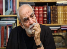 آیدین آغداشلو: این همه جوان خدنگِ بی‌خبر از حال روزگار، به جای زشت نویسی‌، یاد بگیرند مطالعه کنند