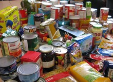 توزیع کالاهای اساسی شب عید به نرخ مصوب
