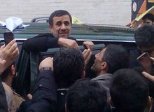 ژست انتخاباتی احمدی‌نژاد