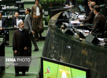 لاریجانی: فرضا یک وزیر سکته کرد کابینه معطل بماند؟ /روحانی: همین الان هم رای اعتماد بدهید ما می‌رویم