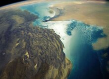 نماینده مجلس: خداوند یک قدرتی تحت عنوان تنگه هرمز به ما داده است که فراتر از همه قدرت‌ها است/ در گذشته این تنگه در کشورهای حاشیه مأمن دزدان دریایی بود
