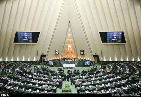 نماینده مجلس: حضور بازنشستگان در فدراسیون فوتبال جرم است/ تاج باید به کارخانه فولاد برگردد