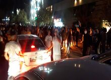 ارگان رسانه ای دولت:دیشب در کرج، تبریز، مشهد، بیرجند، کیش، کرمان، یزد، رشت، کرمانشاه، اردبیل، اصفهان، ارومیه، قزوین، زنجان، ایلام، ساری، اراک، همدان و بجنورد تجمع رخ داد