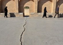 الهیاری: ترک آسفالت سی و سه پل در اثر درز انبساط بوده و فعال و مشکل‌زا نیست
