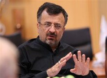 داورزنی:وزارت ورزش تلاش می‌کند کنار باشگاه پرسپولیس باشد/یک سرمربی روزمه‌دار باید به استقلال بیاید