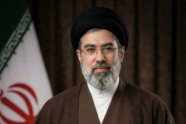 آیت الله خامنه ای: برای دستیابی به «ایران هرچه قوی‌تر» باید قدرت ایران را روایت کرد
