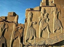 کسی هخامنشیان را برای گردشگران روایت نمی کند