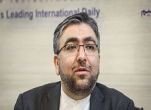 ابوالفضل عموئی: کارخانه تولید اورانیوم فلزی راه‌اندازی می شود