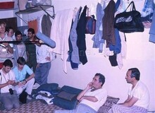 کدام عضو خاندان پهلوی در ایران ماند؟