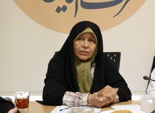 اولین عکس از فائزه هاشمی بعد از آزادی از زندان در یک جلسه/ محسن هاشمی و مرعشی هم بودند

