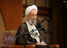 دو اظهارنظر متفاوت از علامه مصباح/ "میزان رای ملت است" یعنی چه؟/ تفاوت دیدگاه مصباح یزدی در اطاعت از منتخب مردم در دولت احمدی نژاد و روحانی