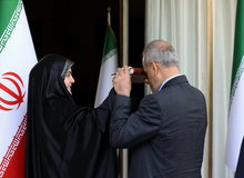 دختر پزشکیان بازهم پدر را از زیر قرآن رد کرد /و اینبار ورود به پاستور...