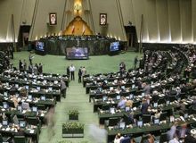مجلس با پلکانی شدن افزایش حقوق در سال آینده مخالفت کرد