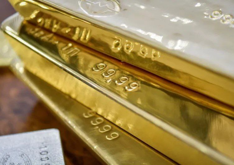 سی‌ان‌بی‌سی: قیمت طلا به پایین‌ترین سطح خود در بیش از یک هفته رسید / علت؛ کاهش انتظارات برای کاهش نرخ بهره از سوی بانک مرکزی آمریکا باعث افت تقاضا شد 