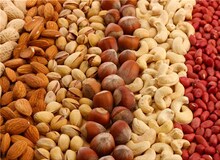 تخمه آفتابگردان چینی به اسم دانه‌های روغنی وارد کشور می‌شود/ فروشندگان اجازه گران‌کردن خشکبار در شب عید را ندارند