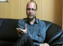 فعال سیاسی اصولگرا: دولت قرار بود پنج قلم کالا را گران کند اما ۵۰ قلم کالا گران شد/ اعتراض صنفی حق مردم است
