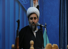 امام جمعه اصفهان: باید ادبیات انتقامی را تقویت کنیم/  گفتمان «وادادگی» می گوید همه چیز حتی تنگه هرمز را بدهیم/  ما شعار «مرگ بر آمریکا» را دادیم و خواهیم داد و پوزه آن را به خاک خواهیم مالید