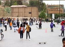توصیه روزنامه شهرداری تهران به مسئولان:دختران بلوار چمران شیراز ضد انقلاب نیستند اما باید با آنها برخورد قاطع کرد