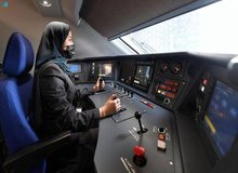 اصلاحات جدید بن سلمان در عربستان؛ ٣٢ زن راننده قطار سریع‌السیر شدند+تصاویر