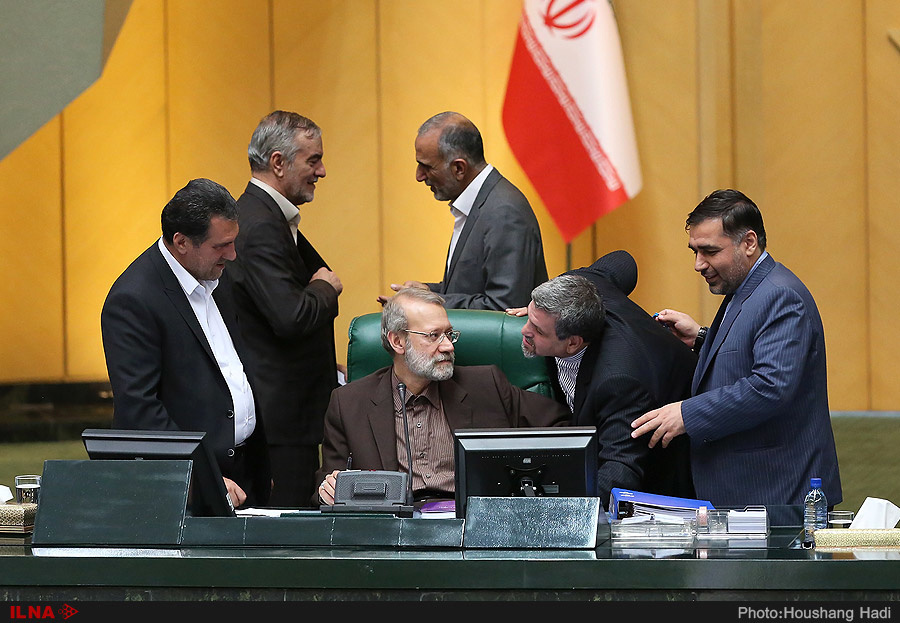 درخواست ویژه لاریجانی از نمایندگان/ احتمال سه‌شیفته شدن جلسات مجلس/ ماجرای شکایت یک نماینده