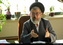 سیدرضا اکرمی: مداحان باید مدیریت شوند/ برخی مداحان نمی‌دانند در این کشور انقلاب شده و شهید داده‌ایم!
