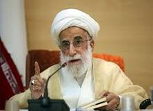 آیت الله جنتی: از کسانی که به آمریکای در حال سقوط دلخوش کرده‌اند تعجب می‌کنم!