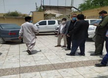 انتقاد شدید یک فعال اجتماعی به شو تبلیغاتی «کیانوش جهانپور»/ ملک رئیسی: همراهان مریض را در گرمای  ۴۵درجه از بیمارستان بیرون کردند تا جهانپور بازدید کند+تصاویر