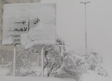 میانگین بارش برف ۹۰ سانتیمتر؛ وسعت بارش ۱۴ هزار کیلومتر مربع / ۲۰۰ روستا همچنان در محاصره برف / آب آشامیدنی ۲ هزار مشترک همچنان قطع است؛ مردم با آب کردن برف روزگار می‌گذرانند / قطعی برق ۷۴ هزار مشترک / برخی کالا‌های ضروری به ۳ برابر قیمت فروخته می‌شود
