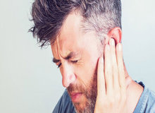 علت وزوز مداوم گوش چیست و چگونه آن را درمان کنیم؟