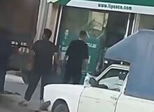 ببینید:رفتار غیرحرفه‌ای در شرکت پستی تیپاکس با اموال مردم سوژه فضای مجازی شده است+فیلم