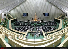 عباس عبدی: مجلس فقط برای این است که نمایندگان روی صندلی آن بنشینند و احیانا گلابی نوش جان کنند؟
