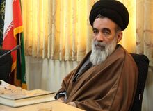 عضو شورای نگهبان: شغال ها و کفتارها در شهادت رئیسی رقاصی می‌کنند