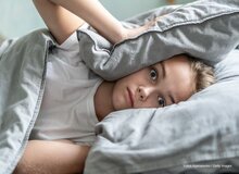 دلیل کم‌خوابی و پرخوابی از دیدگاه طب سنتی/ برای به خواب رفتن، این نواحی را با روغن ماساژ دهید