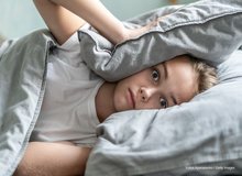 دلیل کم‌خوابی و پرخوابی از دیدگاه طب سنتی/ برای به خواب رفتن، این نواحی را با روغن ماساژ دهید