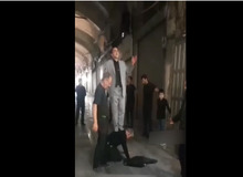 استفاده یک مداح از عزاداران به عنوان صندلی و سکو /فیلم مداحی عجیب

