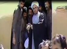 خلخالی در هنگام تحویل دادن جنازه های سوخته در سفارت آمریکا: براتون شکلات آوردم/ FILM