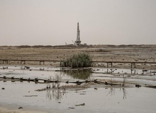 هورالعظیم در چنبره ۵ میدان نفتی/ خشکاندن هور به نفع چینی‌ها/ حفاری چاه‌های  میدان نفتی یاران آغاز شد/ رئیس اداره حفاظت از تالاب‌های اداره‌کل محیط‌زیست خوزستان: حفر چاه در بستر تالاب به‌زودی دو برابر می‌شود