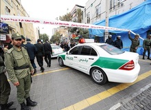 شلیک پلیس به خودرو در سرو آباد، جان عابر پیاده را در گرفت