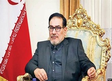 شمخانی:  «لبیک یا خمینی» گره جنگ را گشود؛ امروز هم با شعار «لبیک یا خامنه‌ای» باید ⁧‫جهاد تبیین‬⁩ را آغاز کنیم