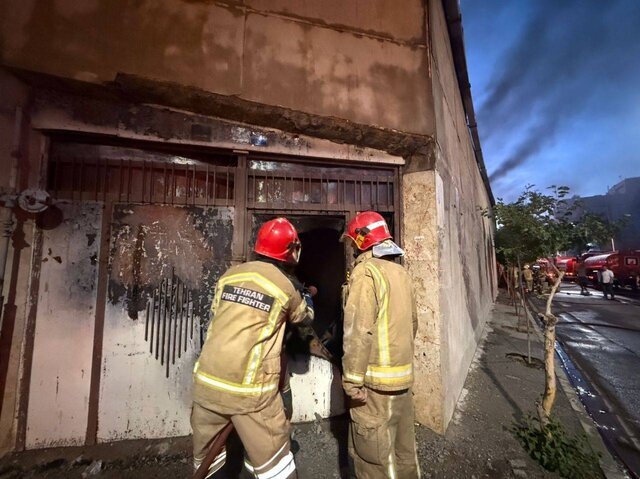 حریق در انبار لوازم یدکی خودرو در جاده قدیم کرج
