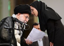 کنایه مجری دیدار دانشجویان با رهبر انقلاب به "سحر محرابی" / قانون را رعایت نمی کنید