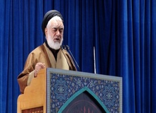 امام جمعه اصفهان:  با ظهور امام زمان مشکلات مردم برطرف می شود/دشواری‌های انقلاب روبه‌پایان است به قله نزدیک شده ایم