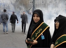 پلیس، خانمهای معتقد به حجاب را با دوربین سراغ برهنه ها و هرزه ها بفرستد تا ارشادشان کنند؛ اگر گوش نکردند به دستگاه قضایی فراخوانده شوند