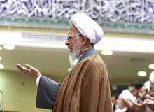 آیت‌الله جوادی آملی در قم بر پیکر رهبری نماز اقامه می‌کنند