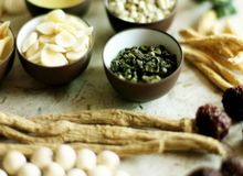 چه خوراکی هایی درد را کاهش می دهند؟  از کُندر تا پوست بید 