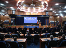 وقتی مردم دچار مشکل می شوند، به جای مچ گیری دست یکدیگر را بگیریم